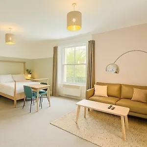 central-studio-flat-with-parking-permit.tophotelsbath.com/