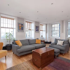 Parliament Sq Apartment